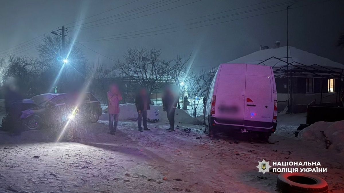 У Бурштині зіткнулися дві автівки: постраждали семеро пасажирів 2