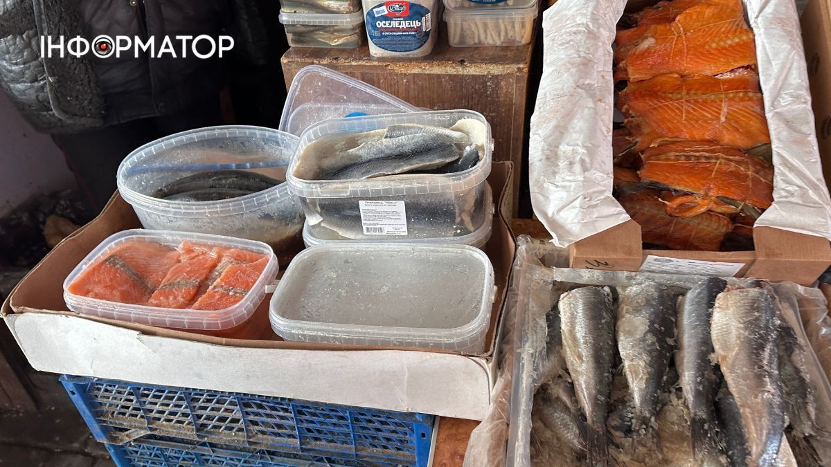 Скільки коштує скумбрія та оселедець в Коломиї? 1