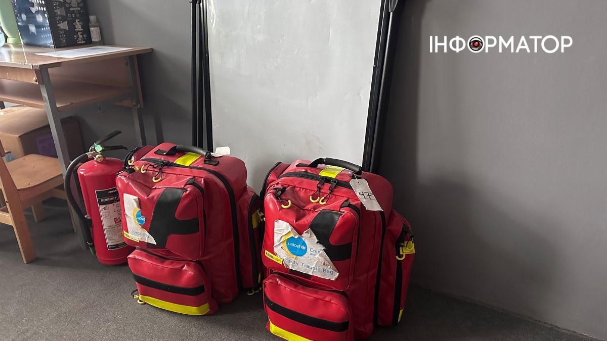 Обладнані всім необхідним аптечки для надання першої домедичної допомоги