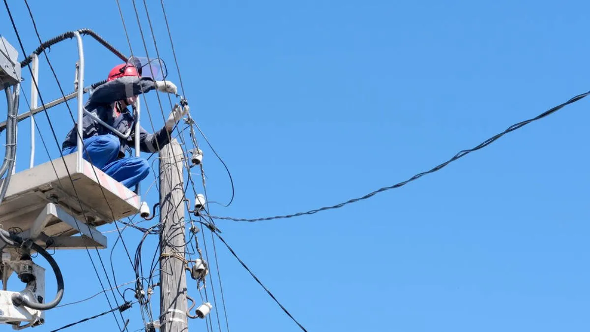 У Косові вантажівка пошкодила лінії електропередач: 73 споживачі без світла