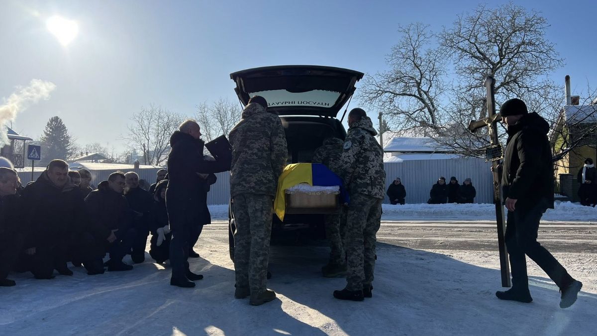 На вічний спочинок до Городенки повернувся воїн Сергій Яківчик 6
