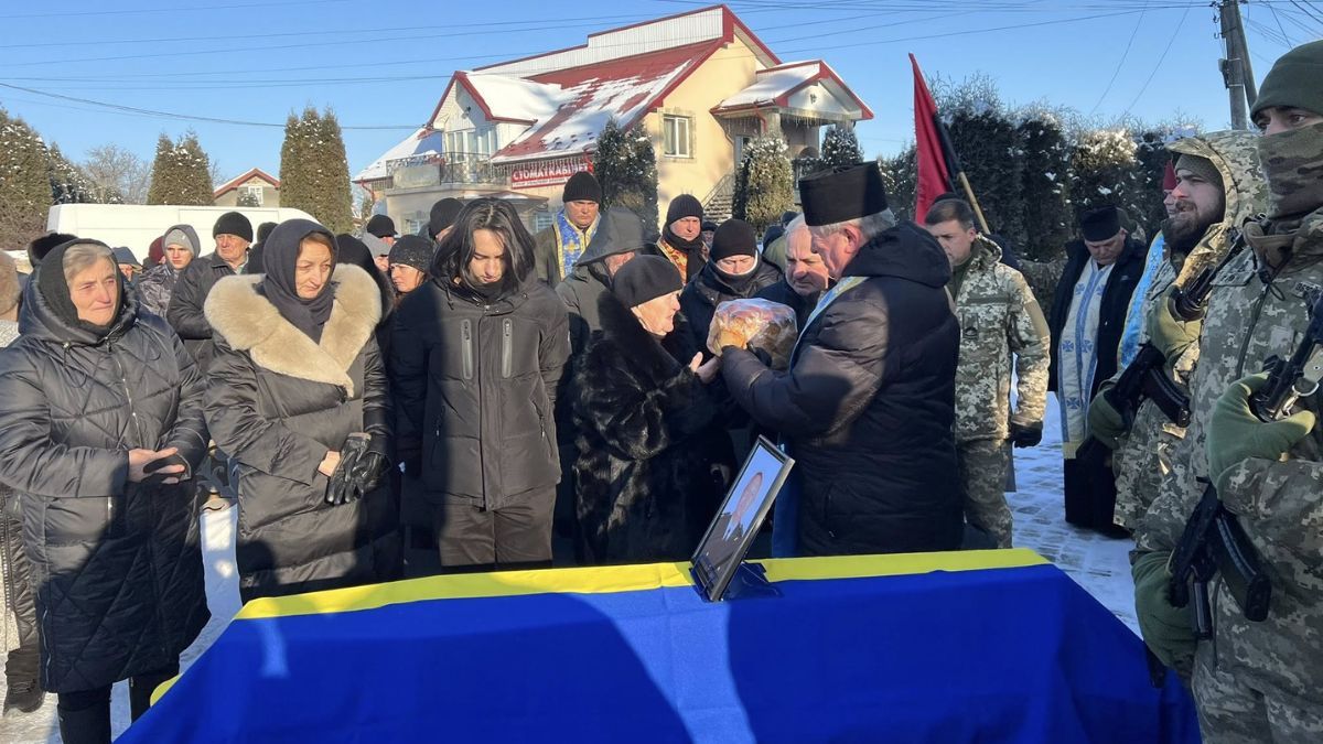 На вічний спочинок до Городенки повернувся воїн Сергій Яківчик 4