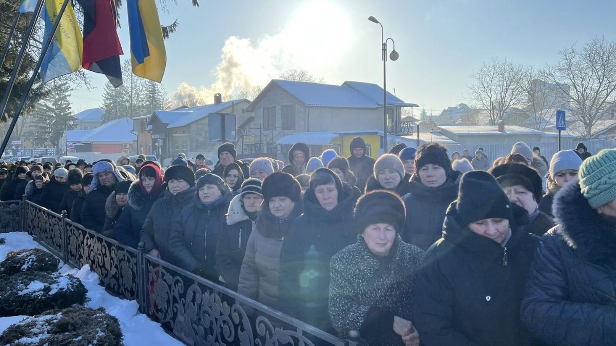 На вічний спочинок до Городенки повернувся воїн Сергій Яківчик 3