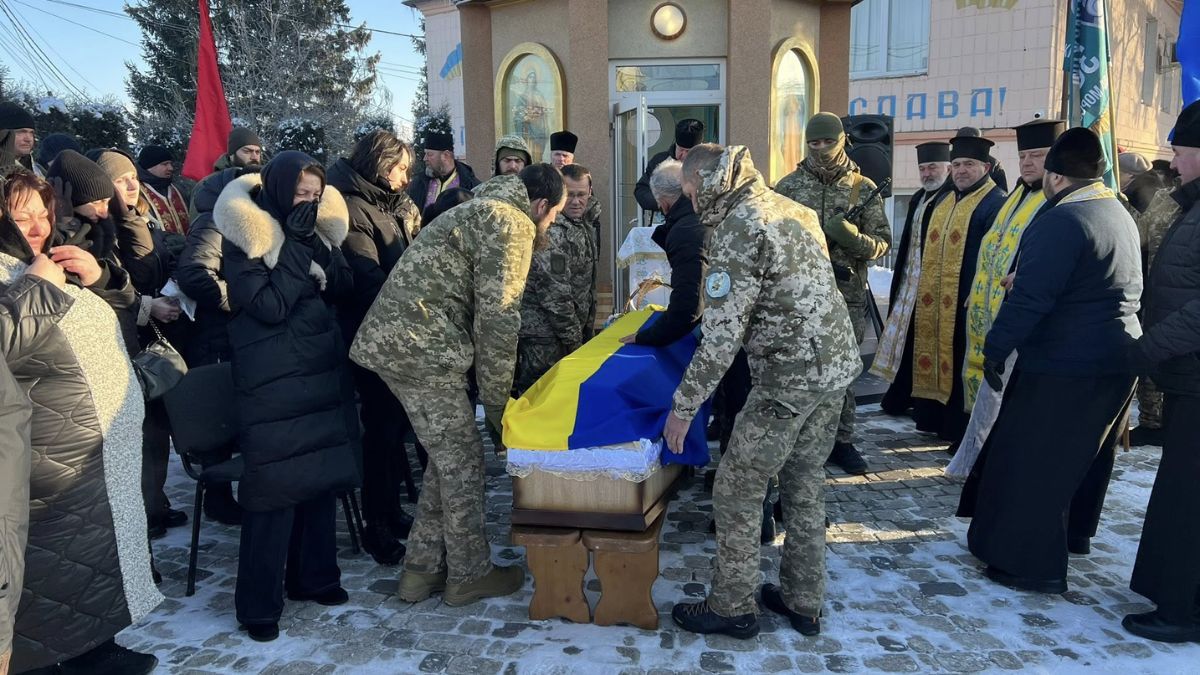 На вічний спочинок до Городенки повернувся воїн Сергій Яківчик 2