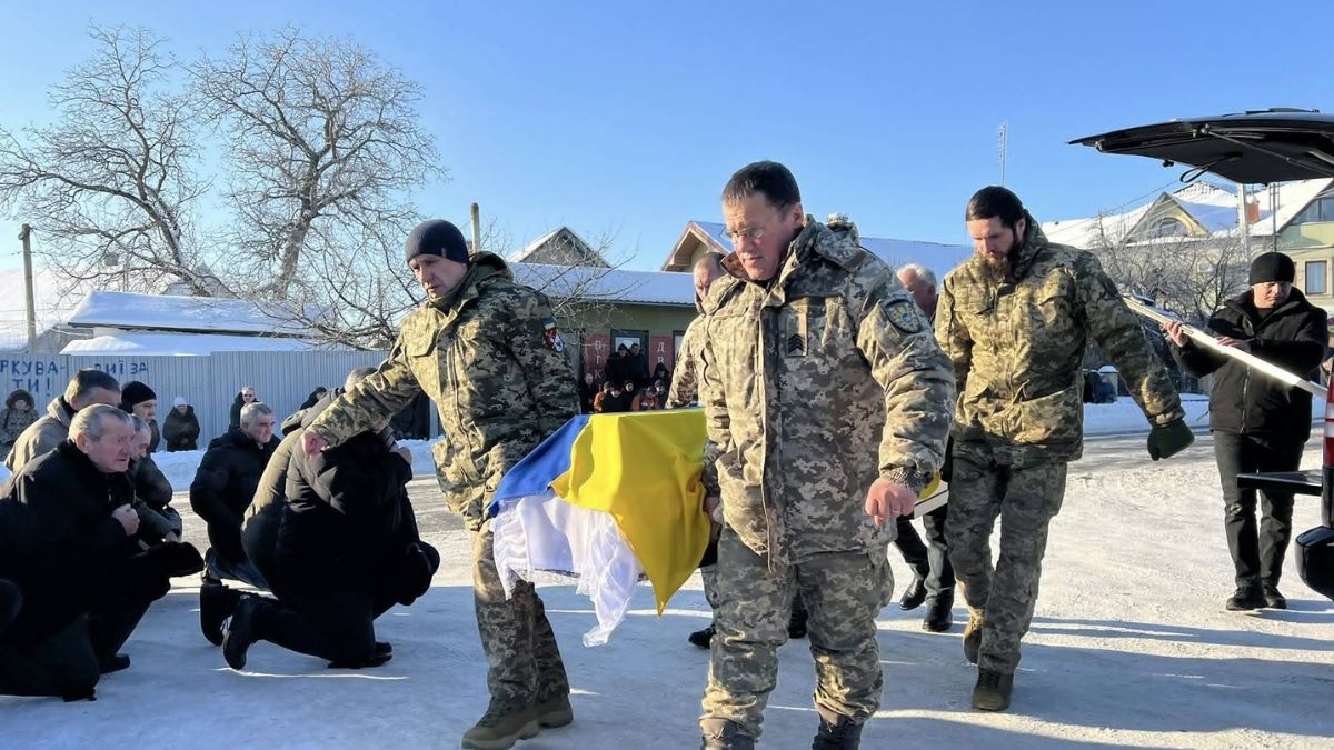 На вічний спочинок до Городенки повернувся воїн Сергій Яківчик 1