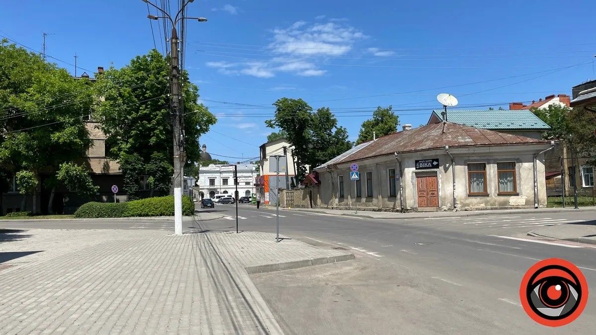 Історія будинку на площі Вічевий Майдан,1 4