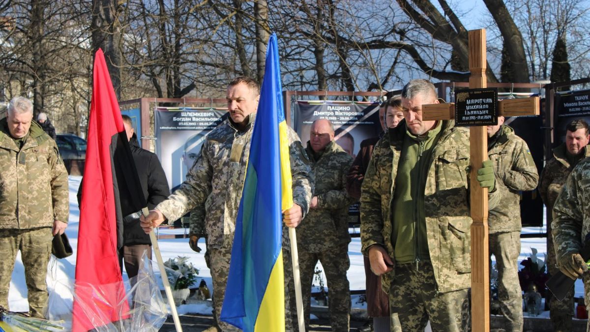 Верховинщина на колінах зустріла загиблого воїна Михайла Маротчака 1