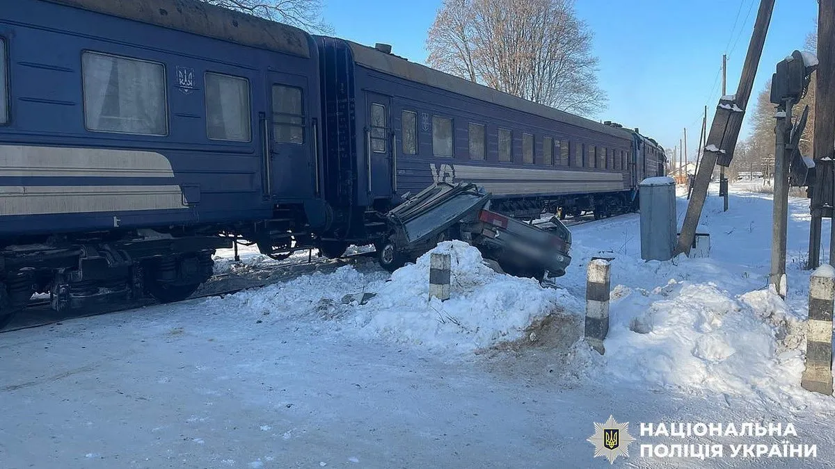 У лікарні помер пасажир автомобіля, який зіткнувся з поїздом у Городенці 1