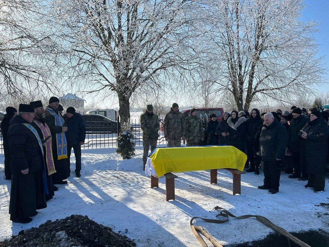 Городенка попрощалася із захисником Сергієм Яківчиком 11