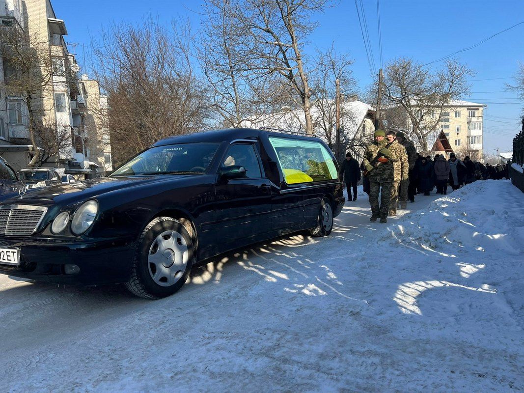 Городенка попрощалася із захисником Сергієм Яківчиком 5