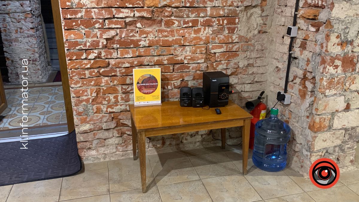 Пункт незламності запрацював у виставковій залі Народного дому 1