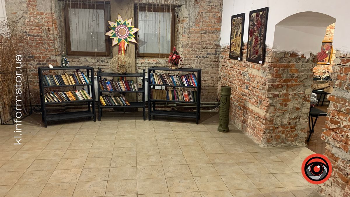 Пункт незламності запрацював у виставковій залі Народного дому 2