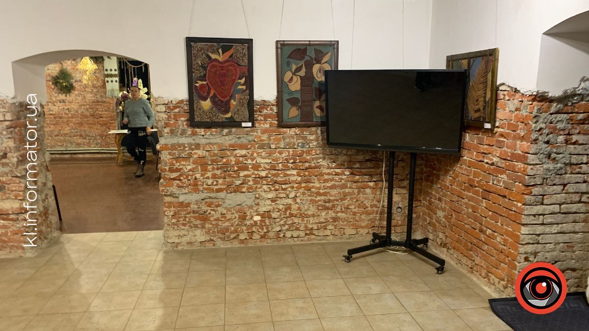 Пункт незламності запрацював у виставковій залі Народного дому 3