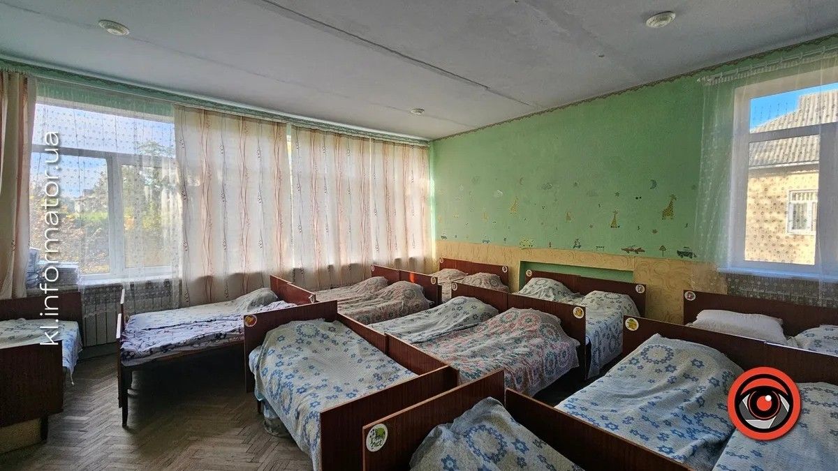 На Прикарпатті горе-матір не забрала дітей із садка через пиятику і отримала штраф