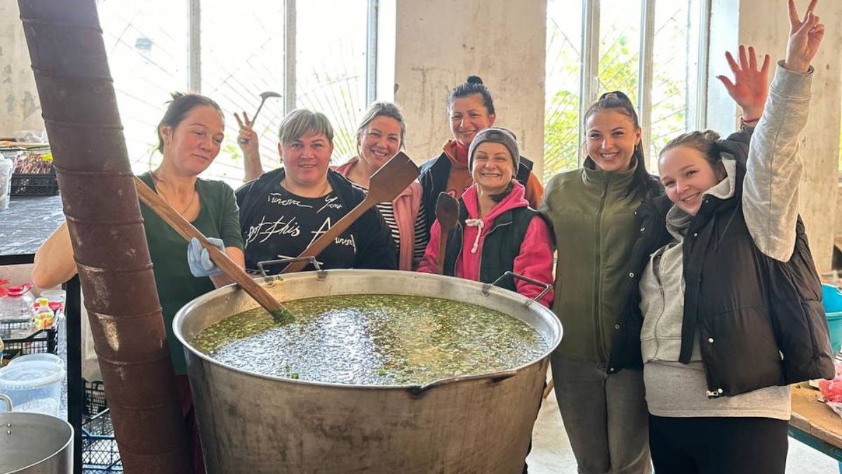 Як у Надвірній виготовили 8 тисяч сухпайків для військових: історія "Кулінарного батальйону" 8