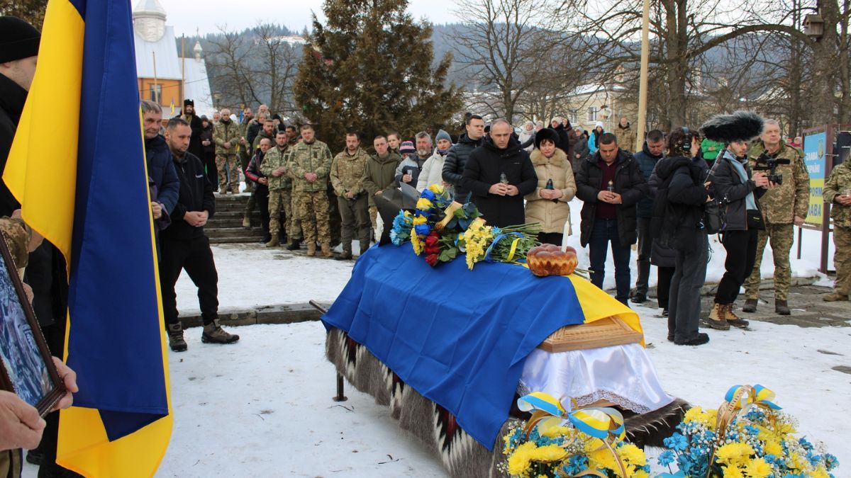 Похорон захисника Руслана Трача у Верховина