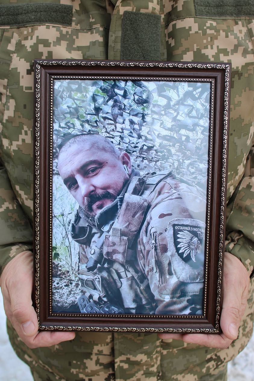 У Верховині зустріли скорботний кортеж померлого воїна Руслана Трача 1