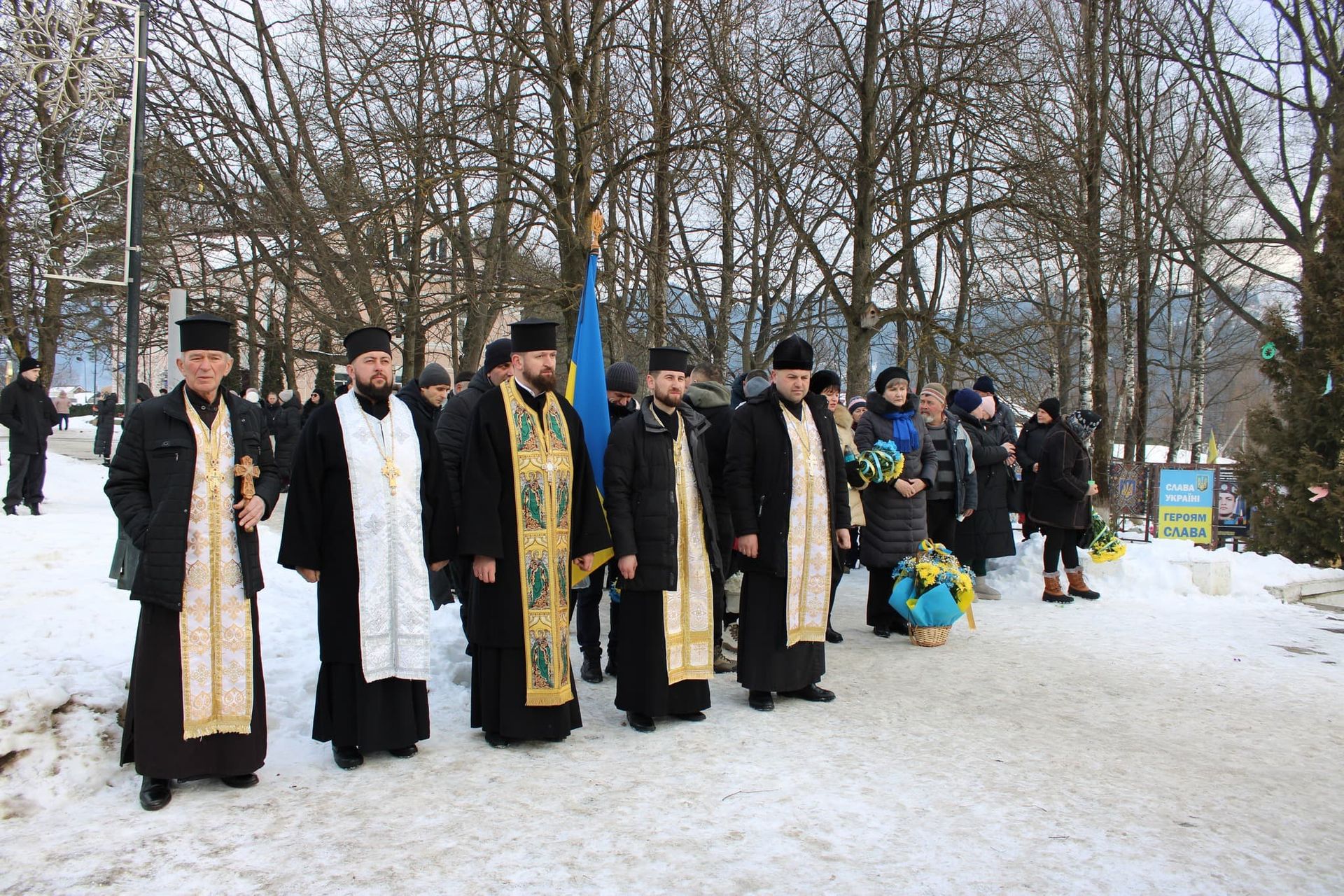 У Верховині зустріли скорботний кортеж померлого воїна Руслана Трача 19