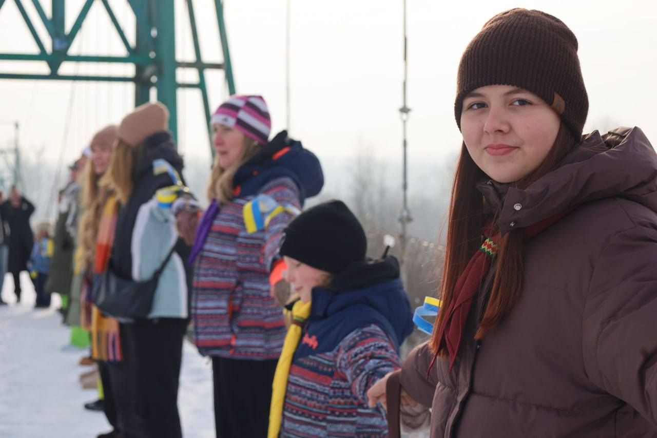З’єднали два береги Пруту: у Коломиї пластуни утворили живий ланцюг до Дня Соборності 1