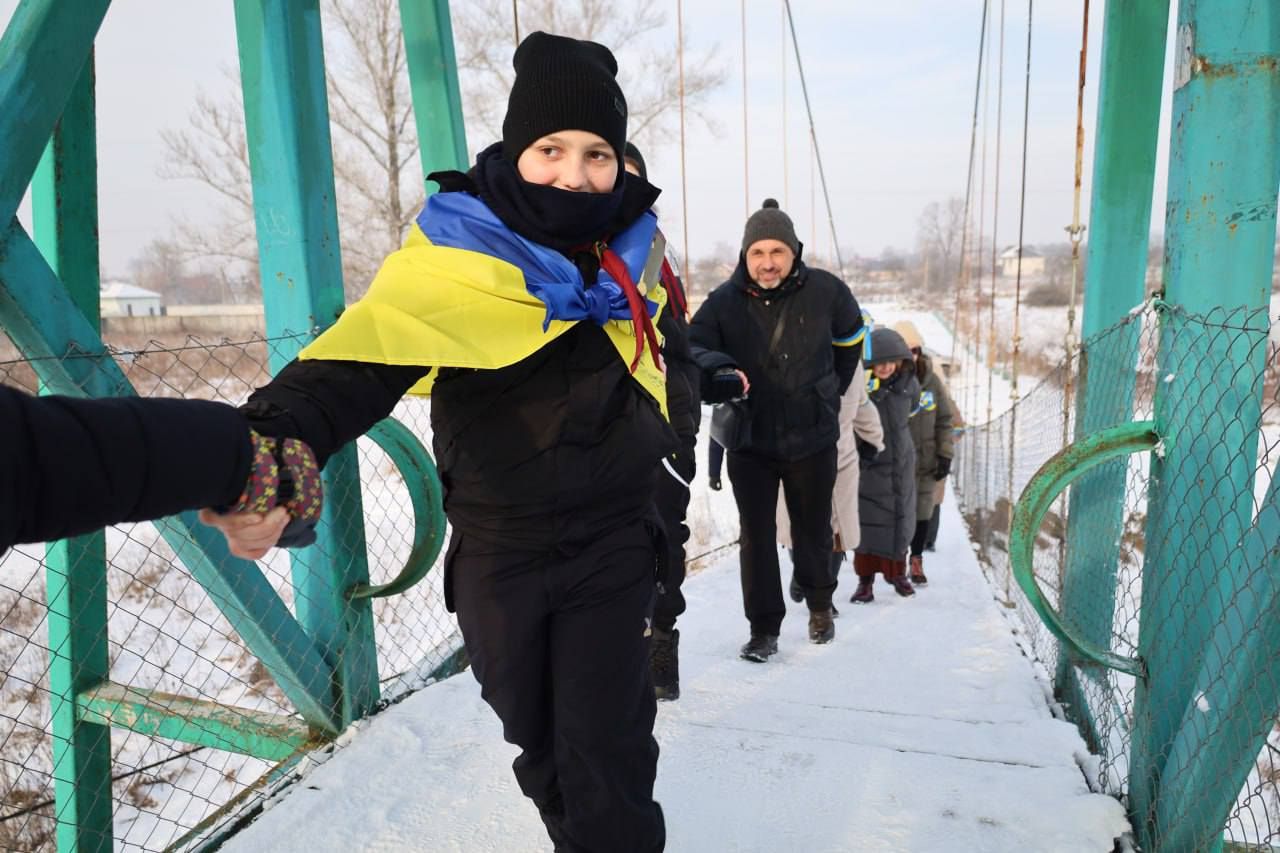 З’єднали два береги Пруту: у Коломиї пластуни утворили живий ланцюг до Дня Соборності 2