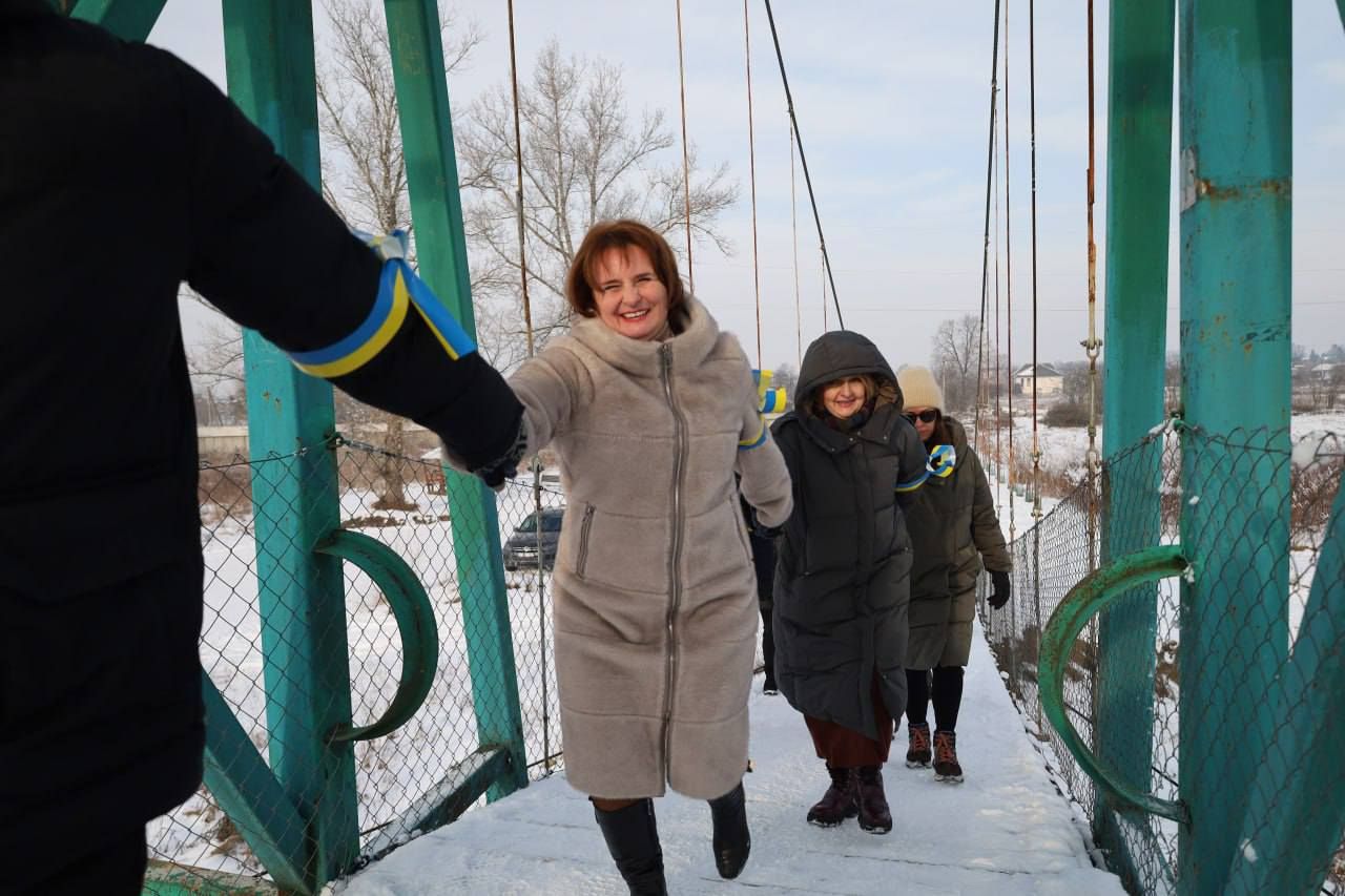 З’єднали два береги Пруту: у Коломиї пластуни утворили живий ланцюг до Дня Соборності 3