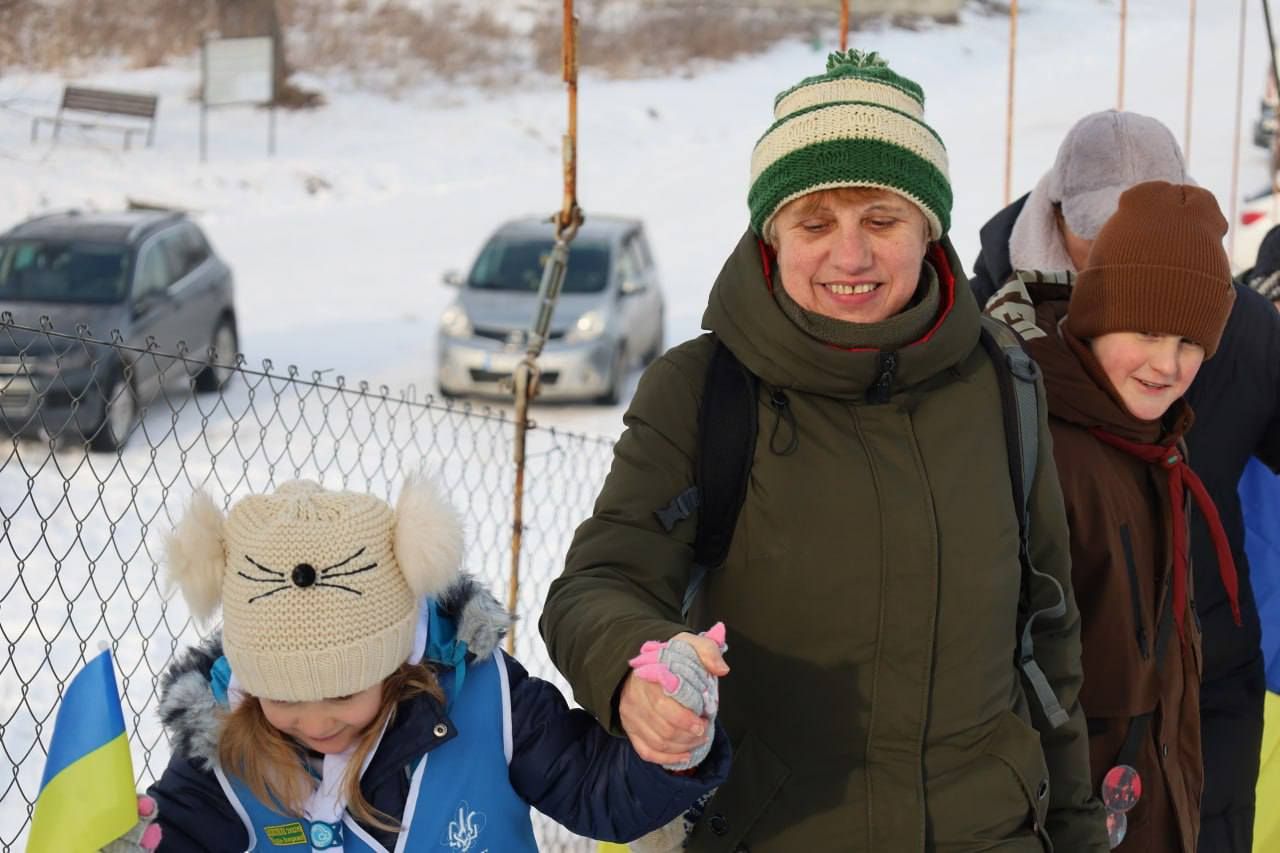 З’єднали два береги Пруту: у Коломиї пластуни утворили живий ланцюг до Дня Соборності 7