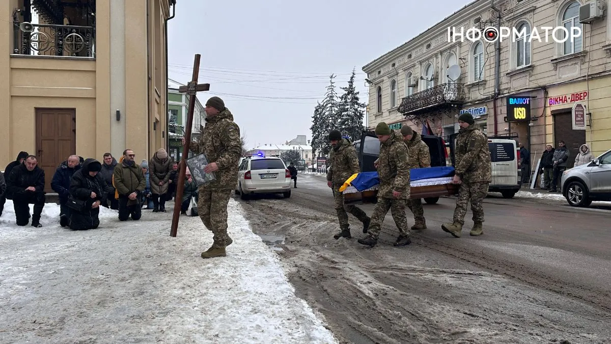 У Коломиї "на щиті" зустріли полеглого Героя Юрія Новікова 8
