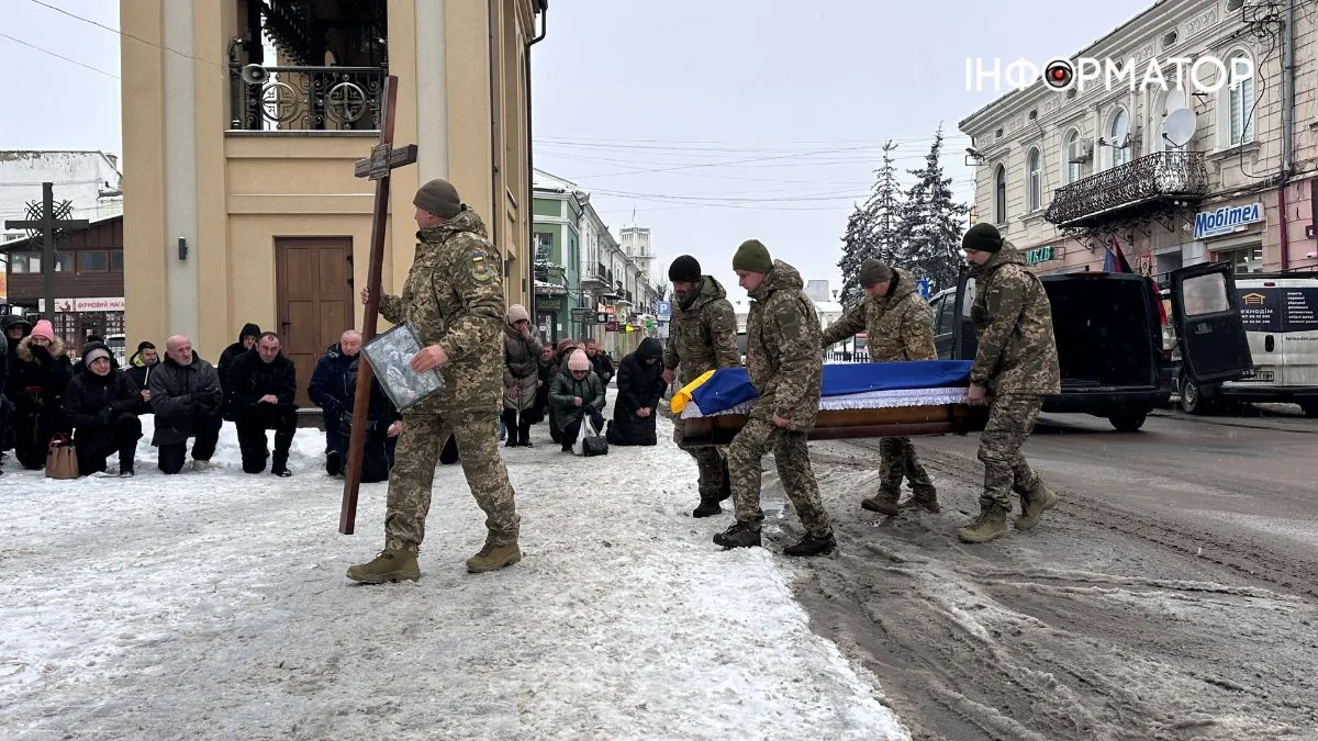 У Коломиї "на щиті" зустріли полеглого Героя Юрія Новікова 9