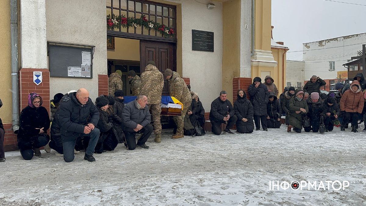 У Коломиї "на щиті" зустріли полеглого Героя Юрія Новікова 12