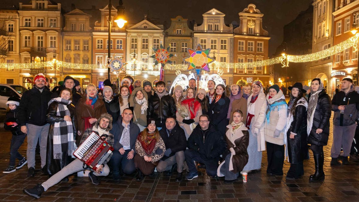 Коляда в центрі Познані: українська громада зібрала кошти для військови
