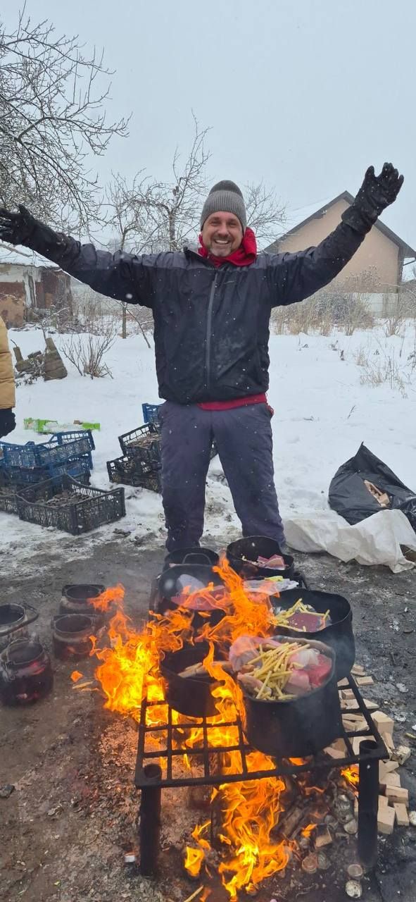 Пластуни з Коломиї виготовили понад 1300 окопних свічок для захисників України 3