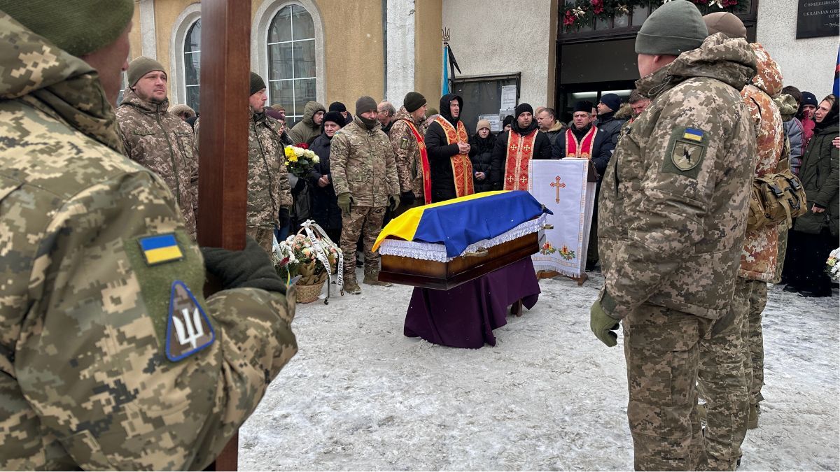 У Коломиї попрощались із загиблим Героєм Юрієм Новіковим 6