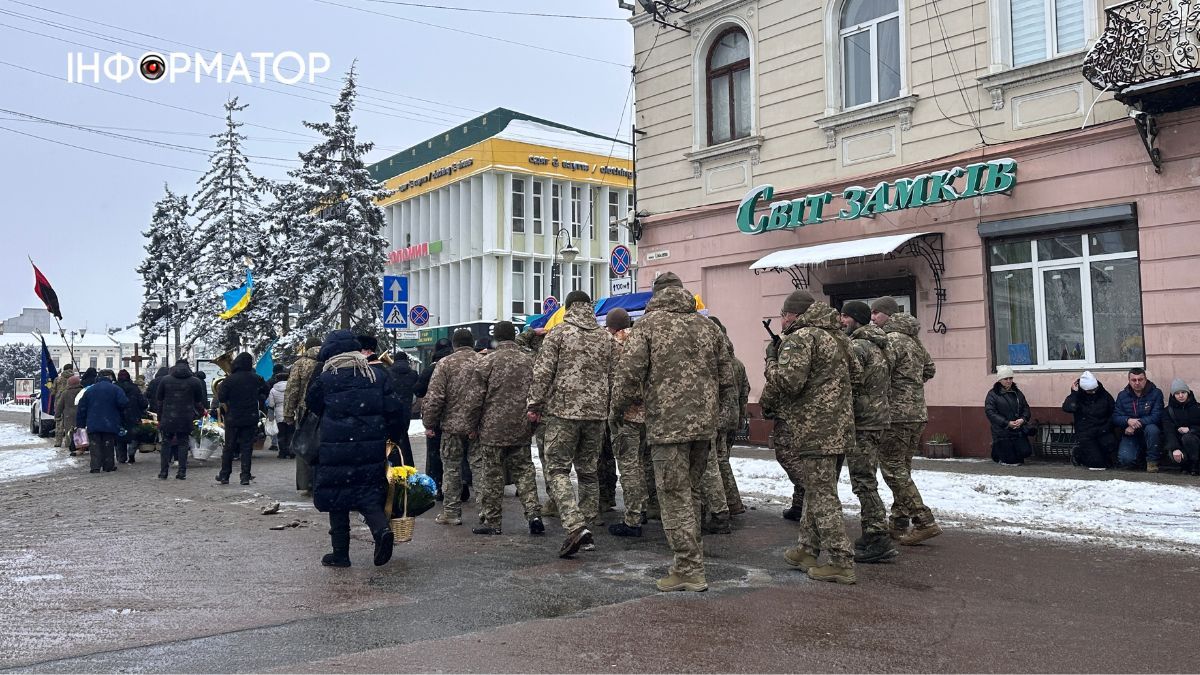 У Коломиї попрощались із загиблим Героєм Юрієм Новіковим 12