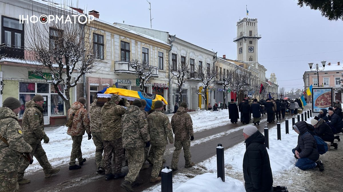 У Коломиї попрощались із загиблим Героєм Юрієм Новіковим 15