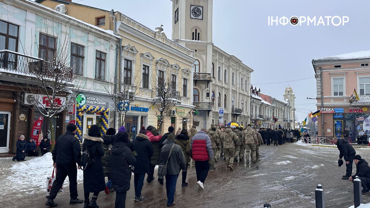 У Коломиї попрощались із загиблим Героєм Юрієм Новіковим 16
