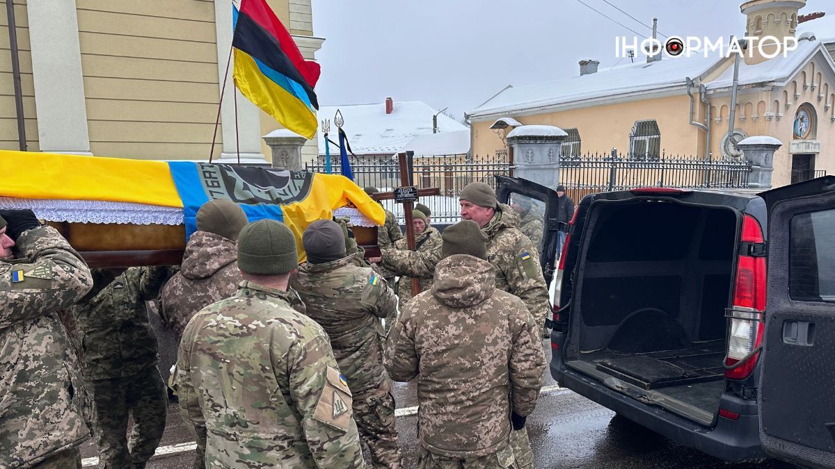 У Коломиї попрощались із загиблим Героєм Юрієм Новіковим 20