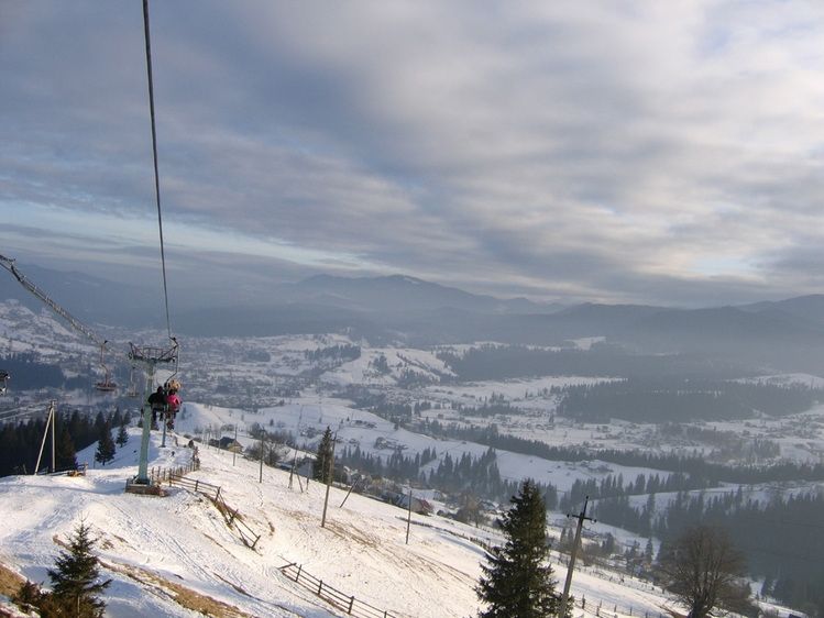 Гірськолижний курорт у Ворохті. Фото: Стежками України