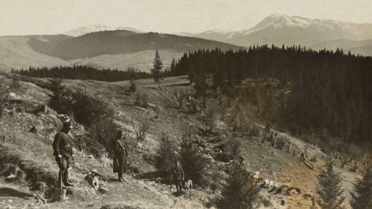 Село Яблуниця в давнину. Джерело: Ретро Надвірна Село Яблуниця в давнину. Джерело: Ретро Надвірна