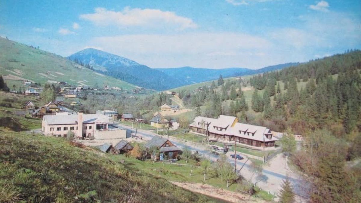 Село Яблуниця в давнину. Джерело: Ретро Надвірна Село Яблуниця в давнину. Джерело: Ретро Надвірна