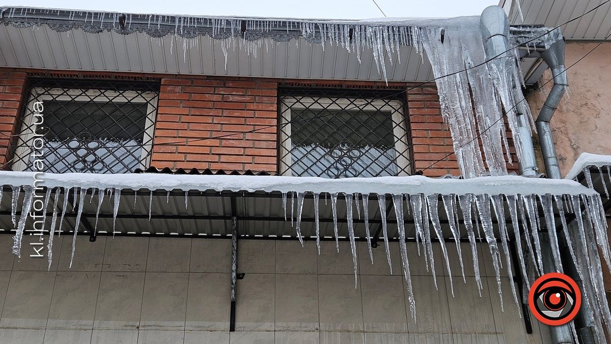 Чиї бурульки? Хто має подбати про безпеку коломиян під час відлиги