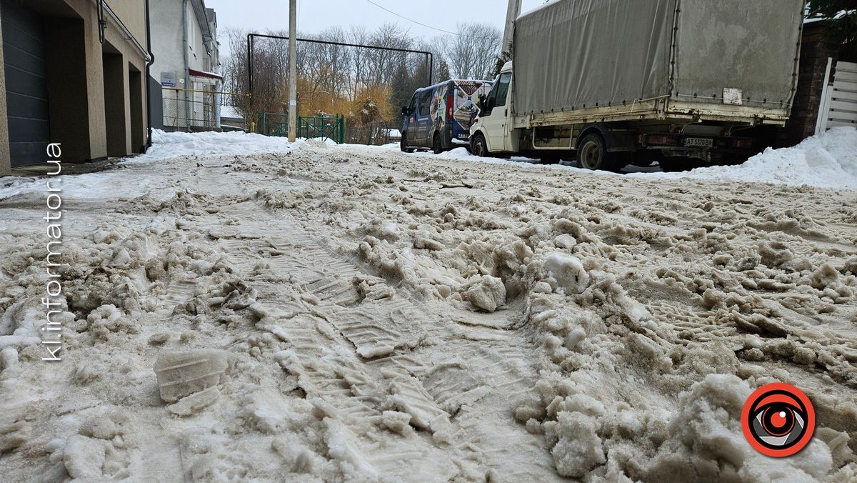 Комунальні трабли: як у Коломиї боряться зі сніговою кашею і як недопрацьовують 2