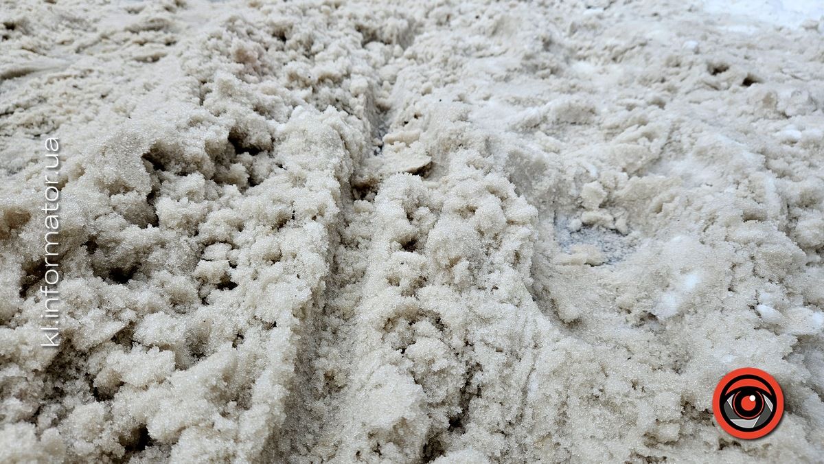 Комунальні трабли: як у Коломиї боряться зі сніговою кашею і як недопрацьовують 3