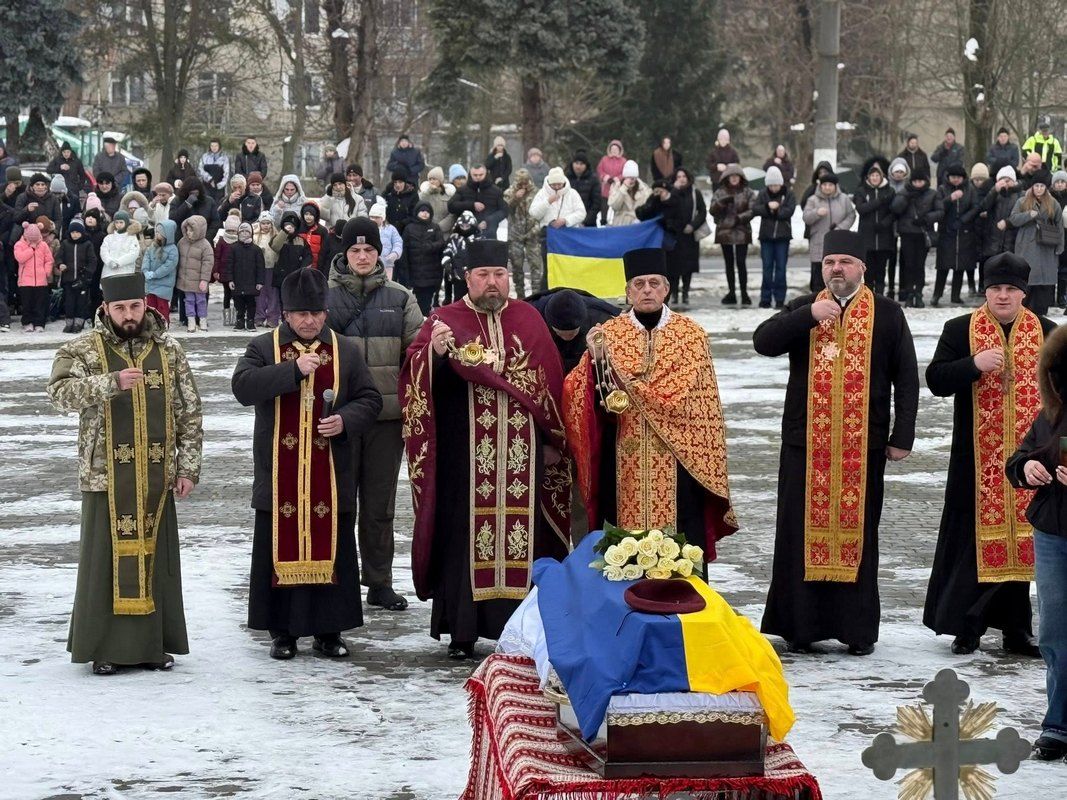 До Отинії на вічний спочинок повернувся захисник Микола Чекіс 2