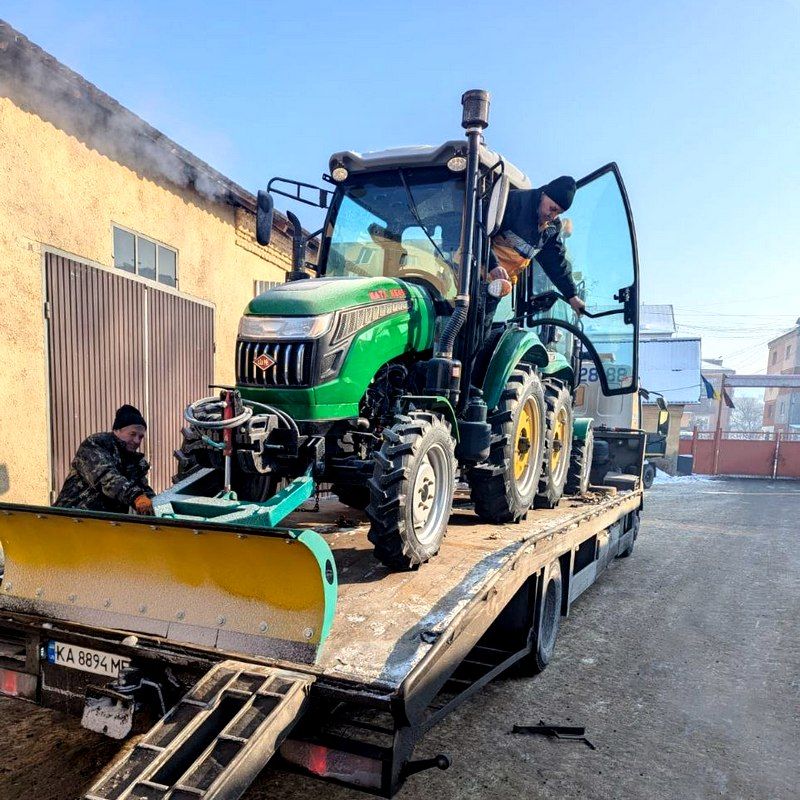 Нові трактори уже у комунальників Коломиї, але ними ще не можна користуватися 1