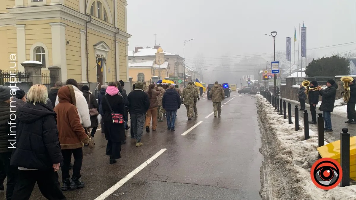 У Коломиї віддали шану загиблому захиснику Юрію Мельничуку 7