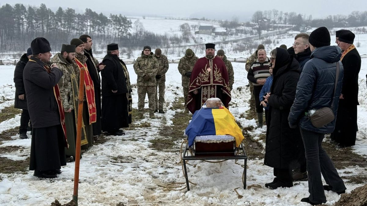 В останню путь в Отинії провели захисника Миколу Чекіса