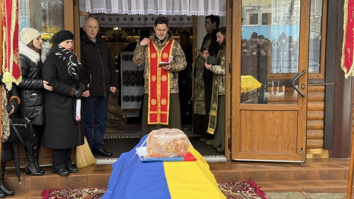 В останню путь в Отинії провели захисника Миколу Чекіса 7