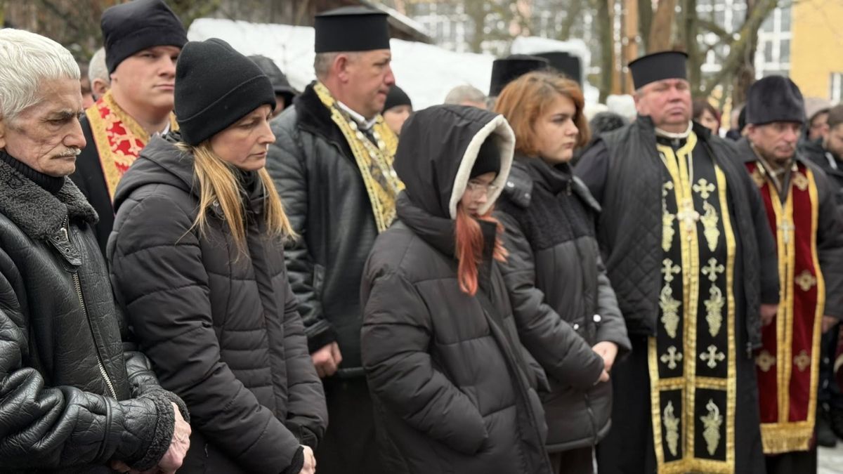В останню путь в Отинії провели захисника Миколу Чекіса 2