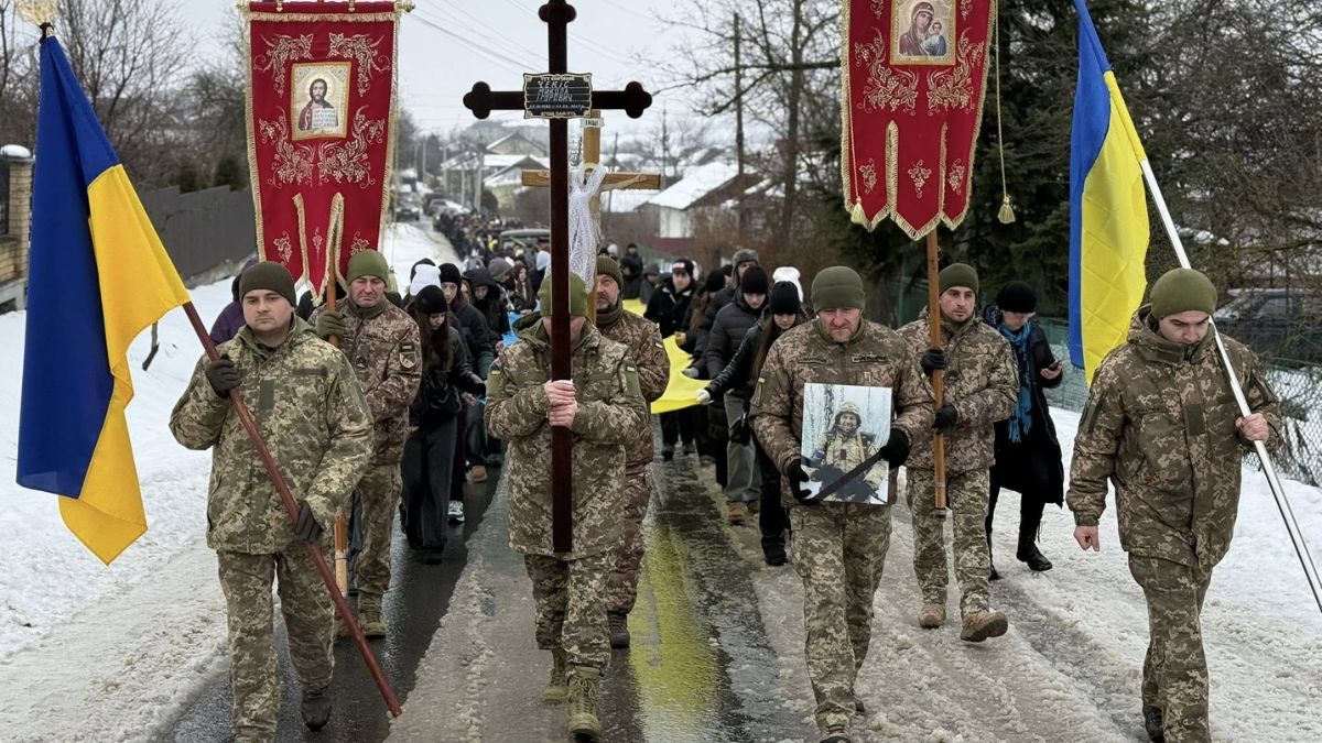 В останню путь в Отинії провели захисника Миколу Чекіса 4