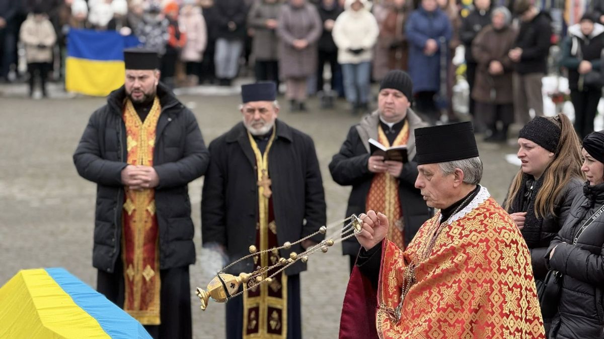 На вічний спочинок на Коломйищину повернувся захисник Анатолій Гавадзин 3